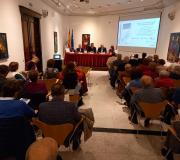 Numeroso público asistiu interesado na presentación do libro de Alfonso García.