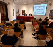 O director da Casa de Galicia, Juan Serrano, acompañou na presentación do seu libro a Jesús García (esquerda); e aHéctor Luis Suárez Pérez, catedrático de etnomusicología do Real Conservatorio Superior de Música de Madrid.  
