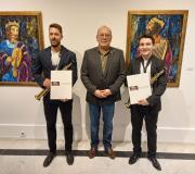 O director da Casa de Galicia en Madrid, Juan Serrano, deu a benvida aos saxofonistas Adrián Sánchez e José Aguilar.