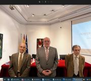 O director da Casa de Galicia, Juan Serrano, (segundo pola esquerda) acompañou a José Antonio Ortiz, director da revista “Peregrino”; e ao escritor e peregrino madrileño, Andrés Juez Pérez.
