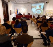 Numeroso público acudiu á presentación do acto de presentación da novela de Luis Mollá.