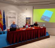 Na presentación do libro interviñeron de esquerda a dereita: o autor, Fernando F. Domonte; a consellería do Mar, Rosa Quintana; e o editor, Xabier Romero.