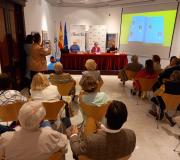 Numeroso público acudiu á presentación do acto de presentación do libro.