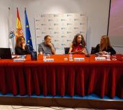 De esquerda a dereita participaron na presentación da novela: María de Meer, xornalista; Luis Muiño, psicólogo; a autora, Silvia Rodríguez Coladas; e a xornalista, Maica Rivera