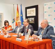 Alberto Dacasa contestó a todas las preguntas realizadas por el público asistente al acto.
