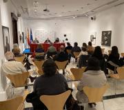 Numeroso público acudiu á presentación do acto de presentación do libro de Vicente Araguas.