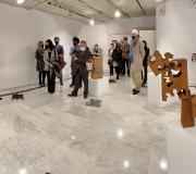 Amigos y seguidores del arte de Elías Cochón acompañaron al artista en la inauguración de la muestra (Fotografía realizada por José Luiz Oubiña)