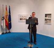 Ramón Jiménez, coordinador de actividades de la Casa de Galicia en Madrid, fue el encargado de presentar la exposición de Mingos Teixeira