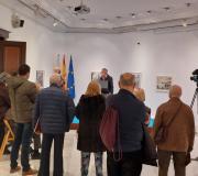 Amantes de la cultura, amigos y familiares se acercaron a la Casa de Galicia para acompañar al pintor en la inauguración de la exposición.