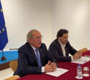 Antonio Rodríguez Miranda, secretario xeral de Emigración presidiu a reunión acompañado do director da Casa de Galicia en Madrid, Juan  Serrano López