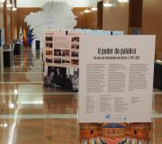 La exposición está integrada por 24 paneles informativos relacionados con él proceso de configuración de la Autonomía de Galicia