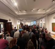 Más de un centenar de personas abarrotó la sala_0