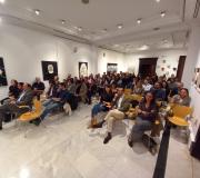 Numeroso público acompañou a Belén Presas á presentación do poemario.