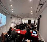 Ao acto de presentación do libro acudiu numeroso público.