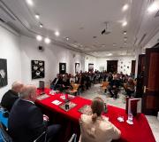 O público asistiu moi interesado ao acto de presentación do libro "Puertas del Camino"