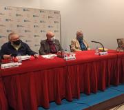 No acto de presentación da edición de Insolación partiparon de esquerda a dereita: Antonio Chazarra, profesor de Filosofía; Basilio Rodríguez, presidente do Grupo Editorial Sial Pigmalión e Miguel Losada, escritor e presidente da aula de Estudos Galegos do Ateneo de Madrid