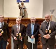 Los participantes, momentos antes del comienzo de la presentación del libro.