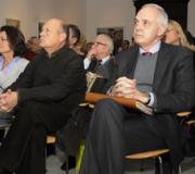 O delegado da Xunta de Galicia en Madrid atendendo á conferencia