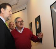 Mariano Rajoi con el autor de las obras