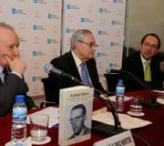 Mesa principal del acto de presentación, presidida por el delegado de la Xunta de Galicia en Madrid