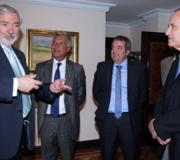 Charla relaxada co embaixador