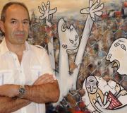 Ramiro Cimadevila diant da súa obra "Gaza" que leva balas na súa composición