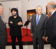 De esq. a der. o ex-subsecretario do Mº de Interior, Juan José Izarra; o guitarrista; Ónega e o director do Museo del Ferrocarril Carlos Abellán departen despois do concerto
