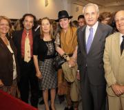 De esda. a dta.: Elvira Rodríguez, presidenta da Comisión de Economía do Congreso; o arquitecto Domingo García de Famara; a ministra Ana Pastor; a escultora María Carretero; o delegado da Xunta de Galicia en Madrid, José Ramón Ónega; e José Luis Barrera, xeólogo e conselleiro delegado das empresas do Grupo Barreira en Madrid.