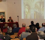 Vista da sala cunha fermosa imaxe do patrimonio proxectada