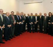 Foto de familia con todos los galardonados y delegado de la Xunta