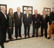 Os protagonistas con algúns asistentes ao acto.