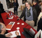 Firmando varios
