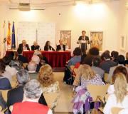 La sala A desde atrás, co autor intervindo