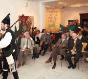 O Consello do colectivo desfilou ante o público, que encheu a sala.