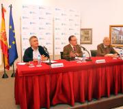 Valderrama, Mourelle e Blázquez, na mesa.