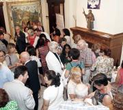 A autora ofreceu un cóctel aos asistentes.
