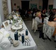 Asistentes, cos produtos en primeiro término