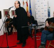 David Coll recitó todos los poemas de memoria en gallego y castellano