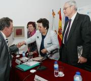 O profesor Vicente Araguas salua a autora