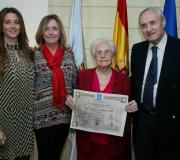 Díez con su nieta, su hija y J.R.Ónega.