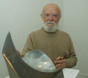 Xosé Azar ca súa escultura favorita