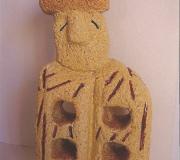 HOMBRE DE PAJA. Minerales diversos policromados. Pieza única. 21 x 12 x 6 cm. 2004