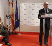 sé Ramón Ónega na presnetación con Sraguas aguardando o seu turno de intervención