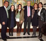 Os intervinientes con Lorena Obarrio e Cristina Sánchez, estudantes de xornalismo e a s que lle gusta esta especialidade