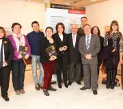 No centro, Lamela, García, Areces e Jiménez con alumnos de galego.