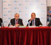 Herrero, Ónega, Civis e Jiménez na mesa presidencial