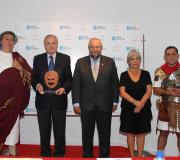 Ónega, Orozco e Basadre flanqueados por dous romans