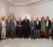 Cerdeira con algúns dos asistentes, entre eles Romay Beccaría.