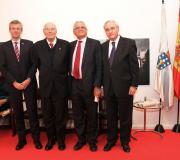 O avogado e escritor Manuel Medina posa con Rueda, Romay e Ónega.