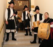 El Grupo de Xuntanza de Alcobendas fue el encargado de dar la bienvenida a la Casa con música tradicional a todos los invitados.